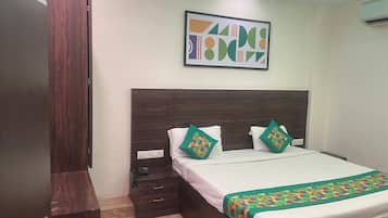 Classic Double Room, City View | Desk, laptop workspace, soundproofing, iron/ironing board