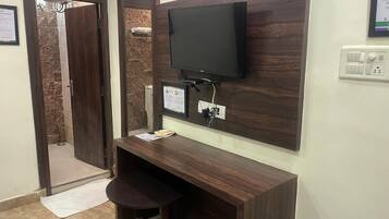 Escritorio y espacio para trabajar con laptop