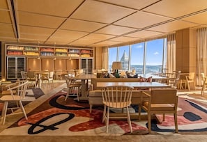 Dining - Luxury Premier 3 King Suites in Downtown Seattle Near Top Attractions (Seattle)