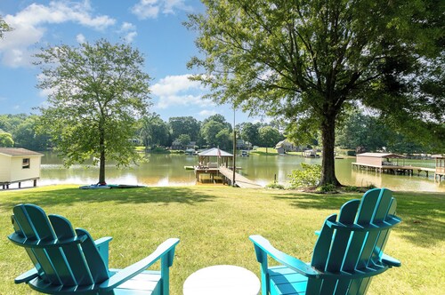 Waterfront Home with Hot Tub, Fire pit, Kayaks, SUP and Private Dock