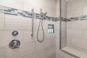 Shower, jetted bath, hair dryer, towels
