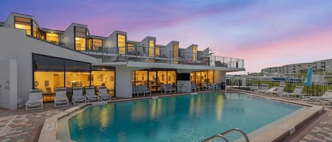 Condo, varias camas (Marker 33 #2D3) | Alberca | Alberca climatizada