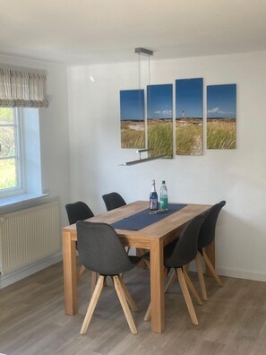 Dining - " Vacation apartment Tarje " (Süddorf)