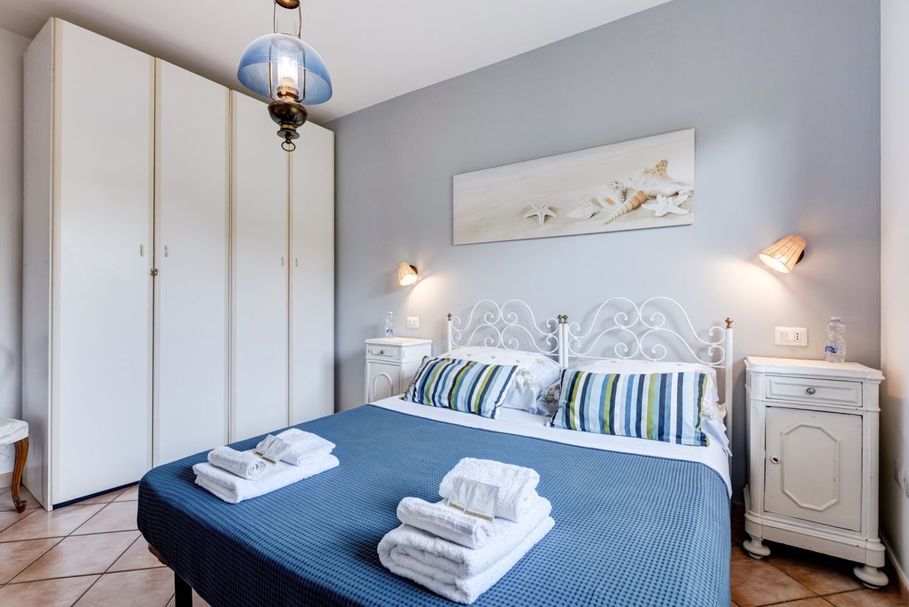 2 bedrooms, desk, iron/ironing board, travel crib