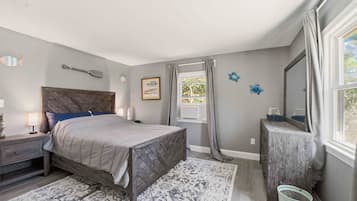 4 bedrooms, iron/ironing board, free WiFi, bed sheets