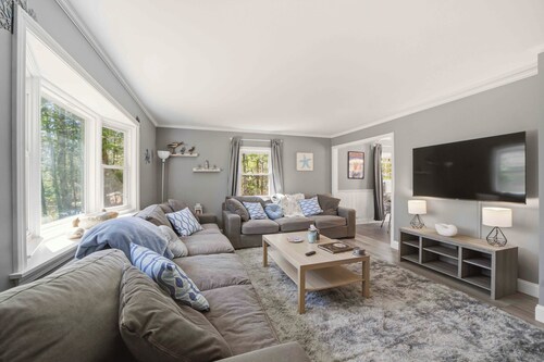 Nice home near Mashpee Commons and all Falmouth has to offer