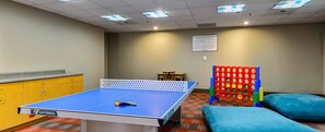 Games room - Spacious 2-bedroom condo in fantastic Stateline  gym access (Stateline)