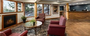 Lobby - Spacious 2-bedroom condo in fantastic Stateline  gym access (Stateline)