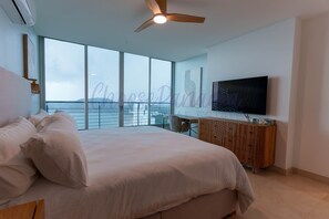 In-room safe, iron/ironing board, WiFi, bed sheets - 23M Spectacular New Penthouse Oceanview (Panama City)