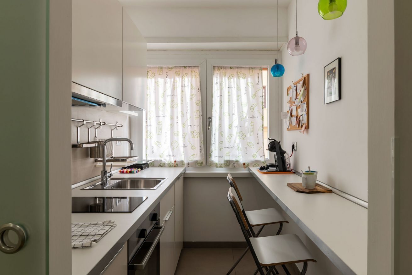 Fridge, oven, stovetop, electric kettle