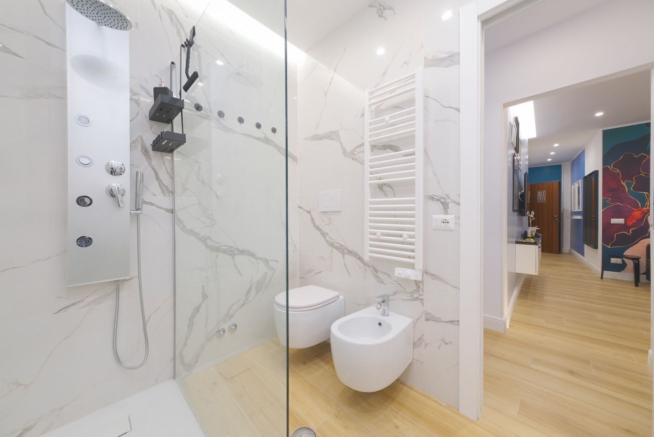 Shower, free toiletries, hair dryer, bidet