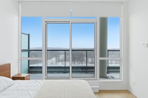 Desk, WiFi, bed sheets