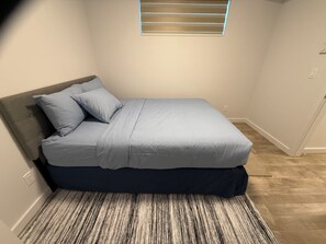 1 habitación, tabla de planchar con plancha, wifi y ropa de cama 