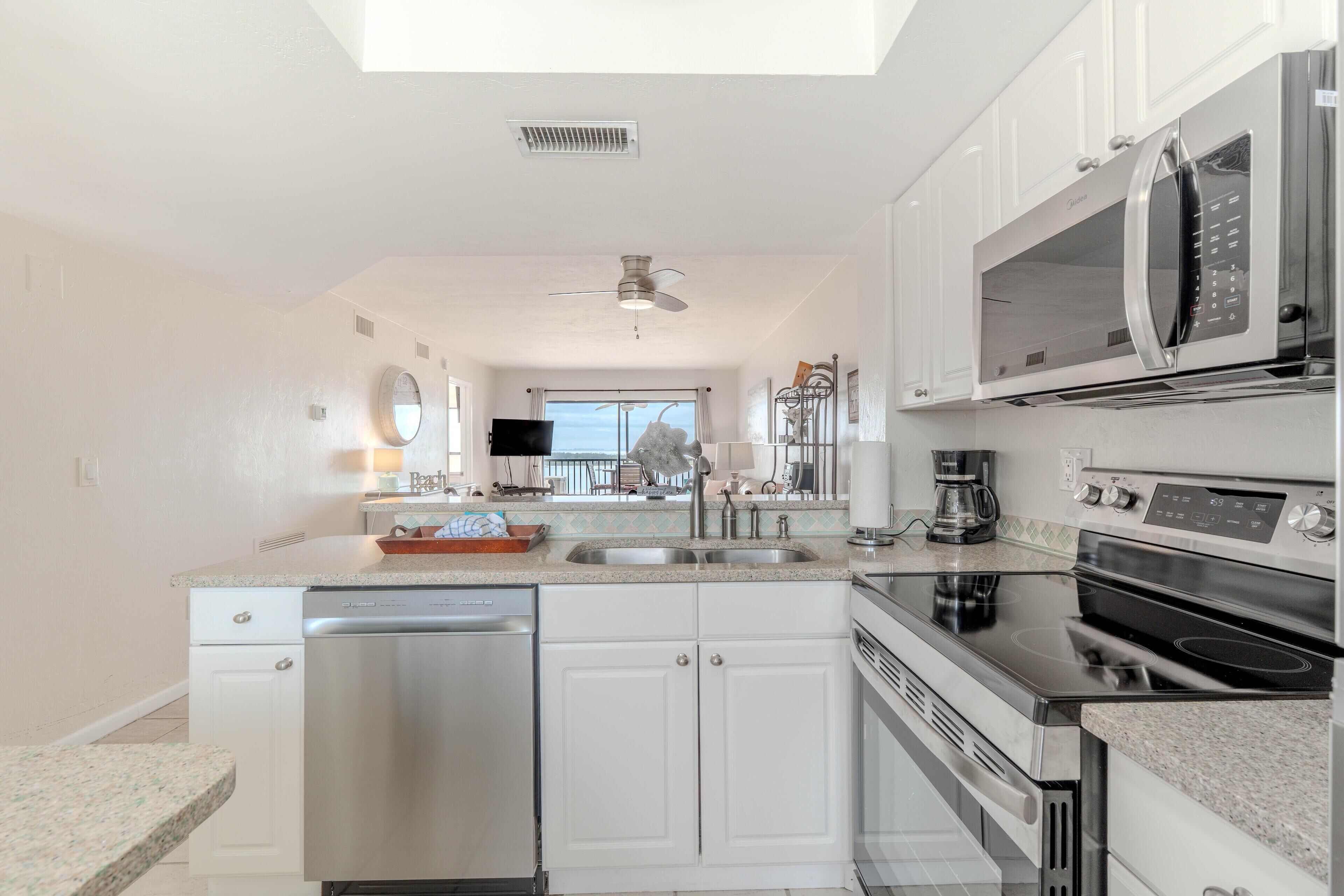 Condo, Multiple Beds (Carlos Pointe #624) | Private kitchen