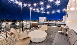 Terrace/patio - Chic Nash Retreat|Private Rooftop, Hot Tub & Views (Nashville)
