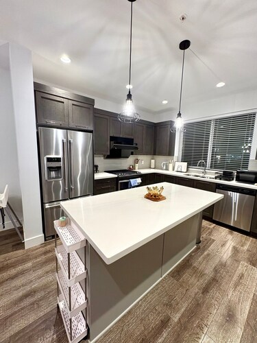 Modern 3 bedroom duplex home in Langley