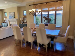 Dining - 3-bedroom house in delightful CDM Village 2 blocks to Beach (Corona Del Mar)