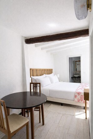 Tabla de planchar con plancha, Internet, ropa de cama