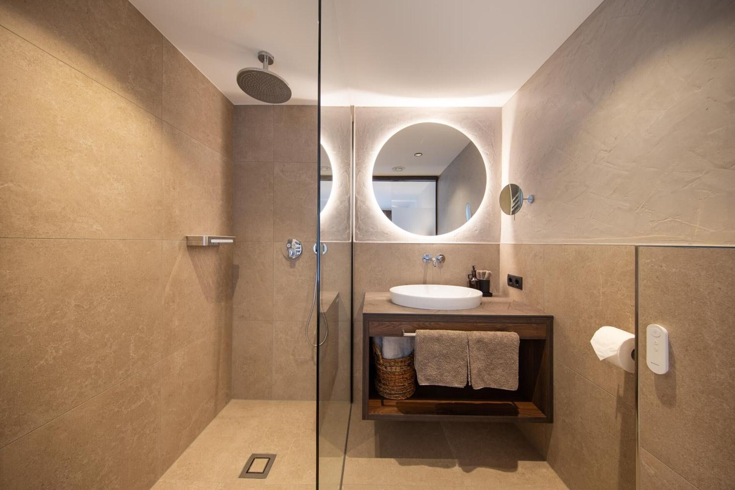 淋浴设施、吹风机、毛巾