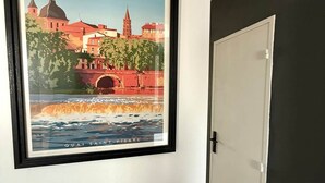 A framed poster of a cityscape with the name 'TOULOUSE' and 'QUAI SAINT-PIERRE' visible. - L'Ecrin St Aubin (Toulouse)