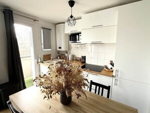 Fridge, microwave, dishwasher, toaster - L'Ecrin St Aubin (Toulouse)