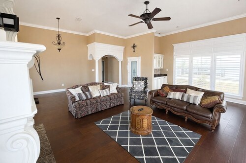 Lakefront 3BR - Boathouse, Pier, Big Yard, RV & Parking