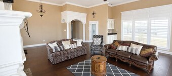 Lakefront 3BR - Boathouse, Pier, Big Yard, RV & Parking