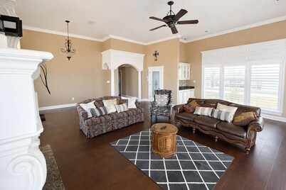 Lakefront 3BR - Boathouse, Pier, Big Yard, RV & Parking