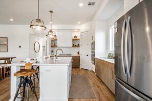 Unclassified image, 3 of 64, button