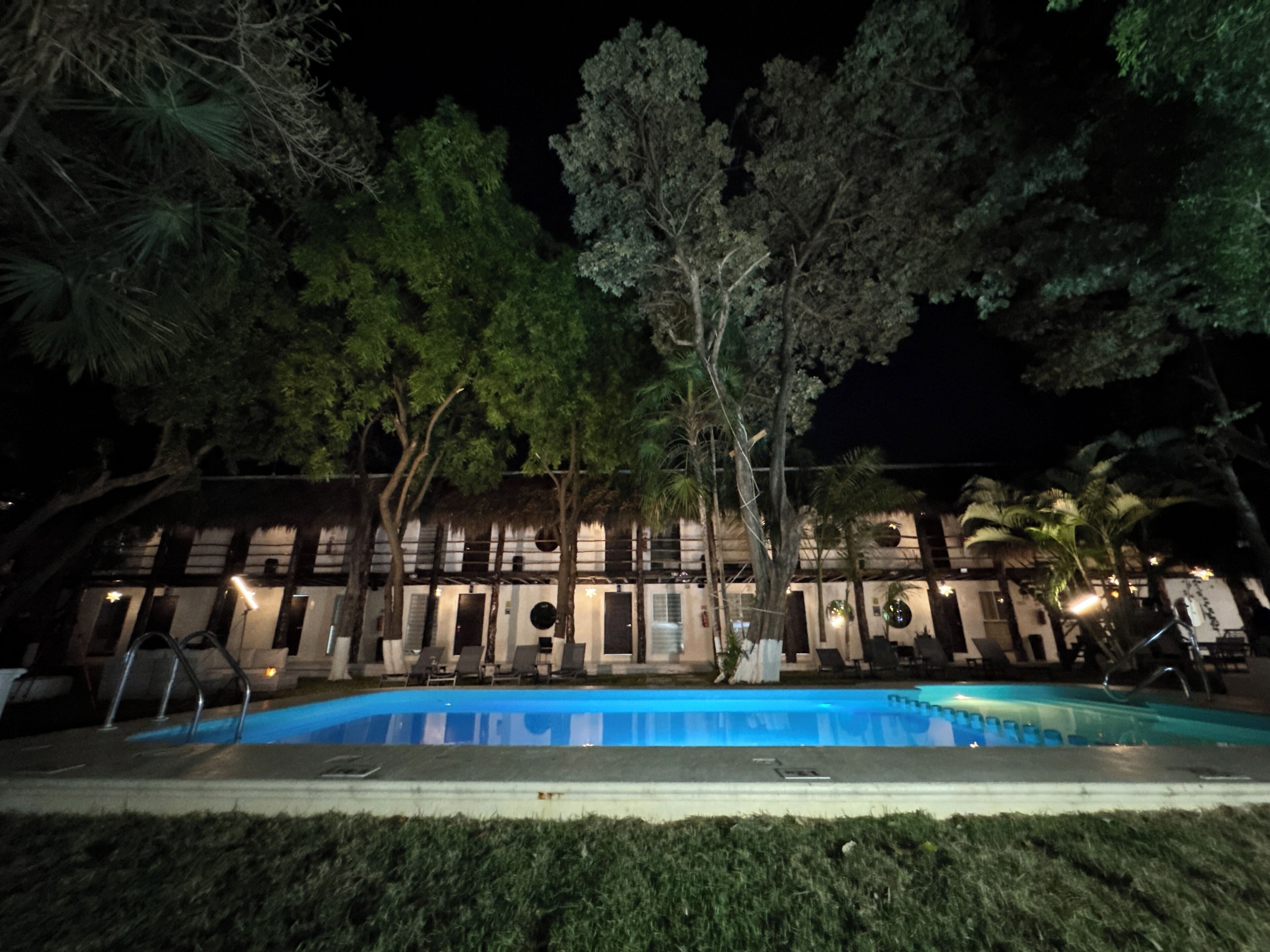 حمّام سباحة خارجي