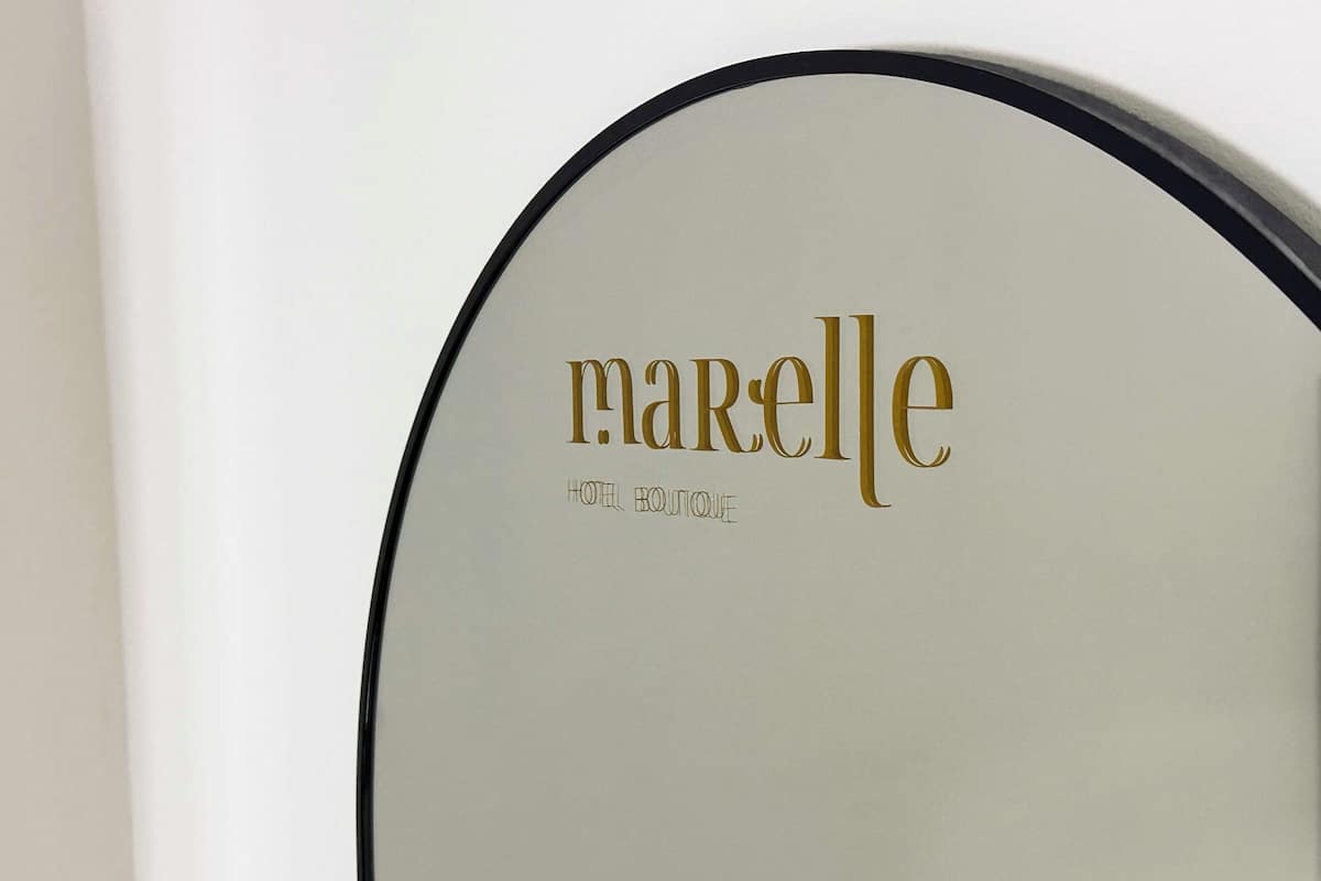 Deluxe Room, 1 King Bed, Balcony, Garden View | Hypo-allergenic bedding, in-room safe, iron/ironing board