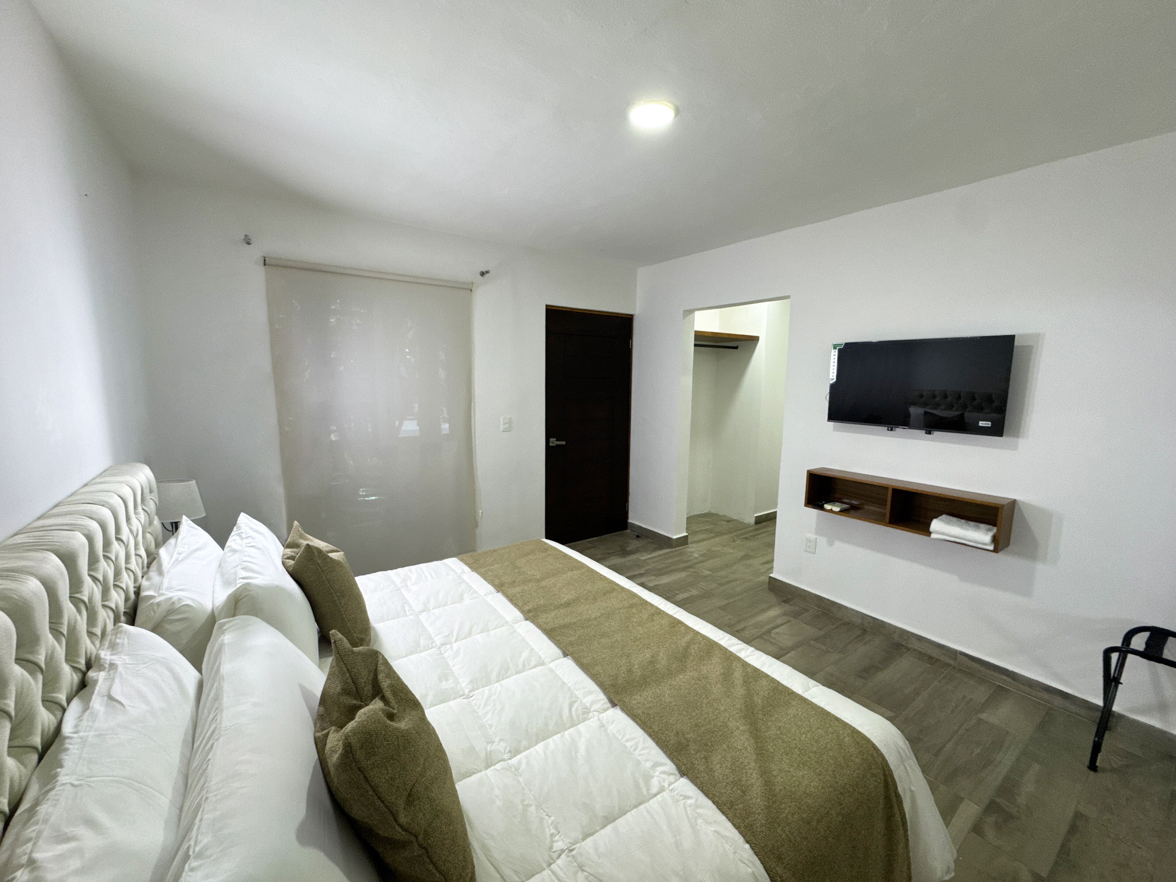 Comfort Room, 1 King Bed, Garden View | In-room safe, iron/ironing board, free WiFi