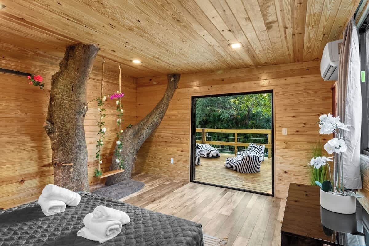 Iron/ironing board, travel cot, WiFi, bed sheets