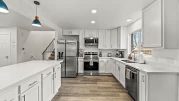 KylskÄp, mikrovÄgsugn, ugn och spishÀll