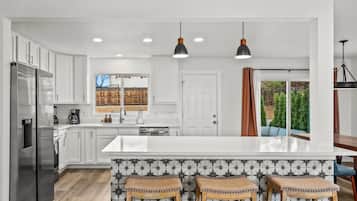 KylskÄp, mikrovÄgsugn, ugn och spishÀll