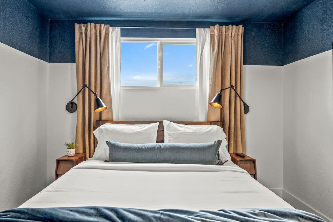 Strykjärn/strykbräda, wi-fi och sängkläder