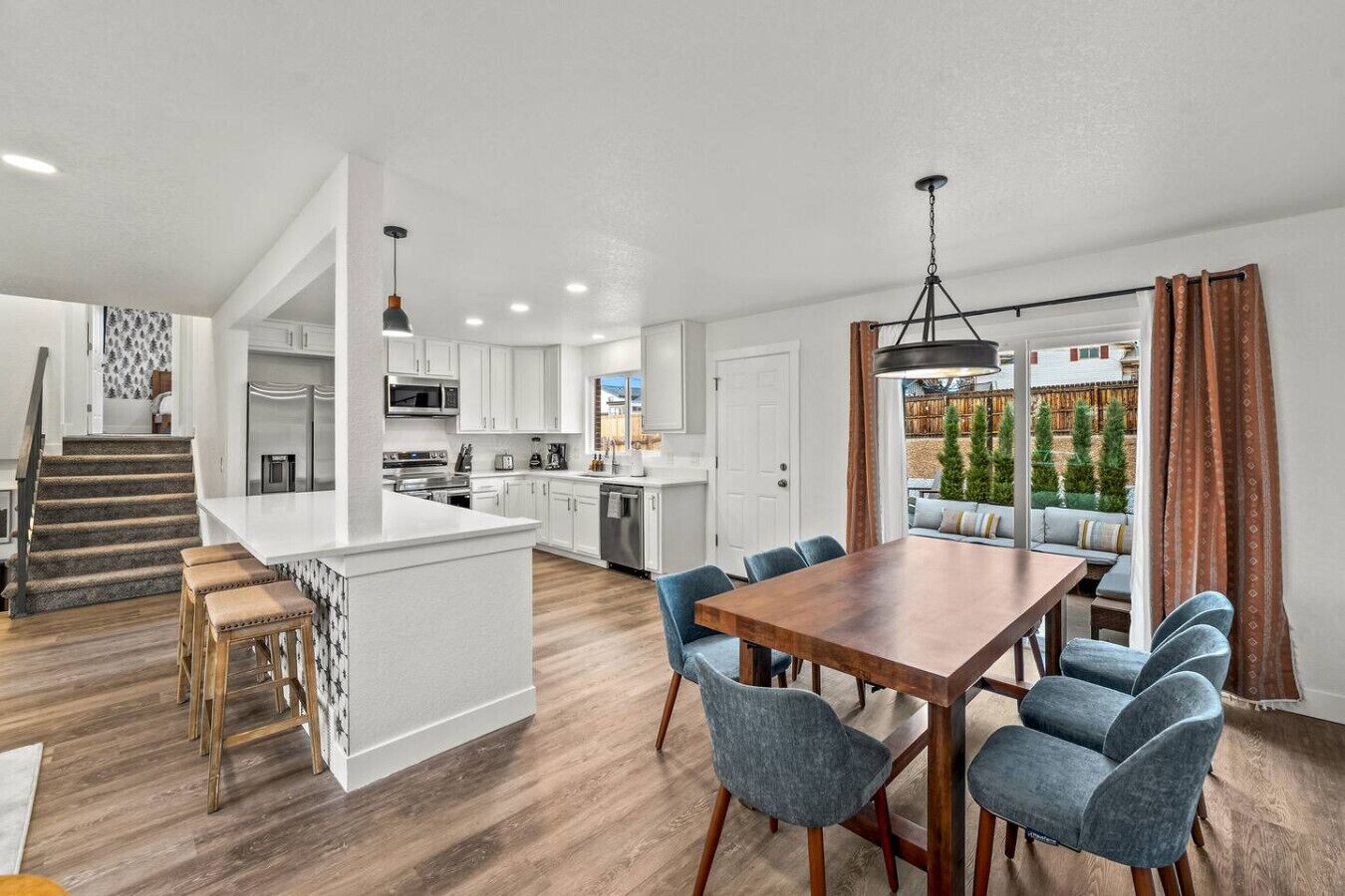 Kylskåp, mikrovågsugn, ugn och spishäll