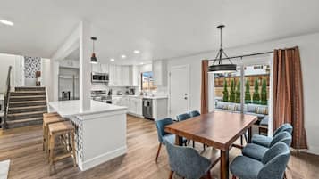 KylskÄp, mikrovÄgsugn, ugn och spishÀll