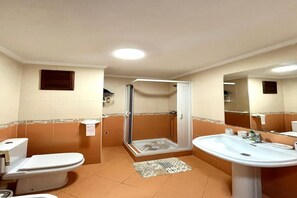 Shower, hair dryer, towels, toilet paper - Elegance - Peace and quiet in the heart of the city (Tanger)