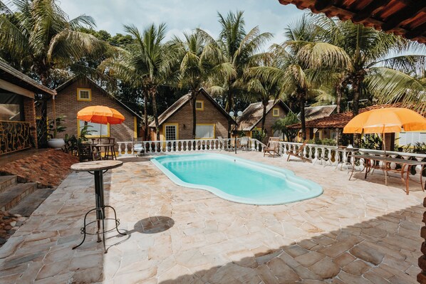 15 piscinas techadas, 15 piscinas al aire libre