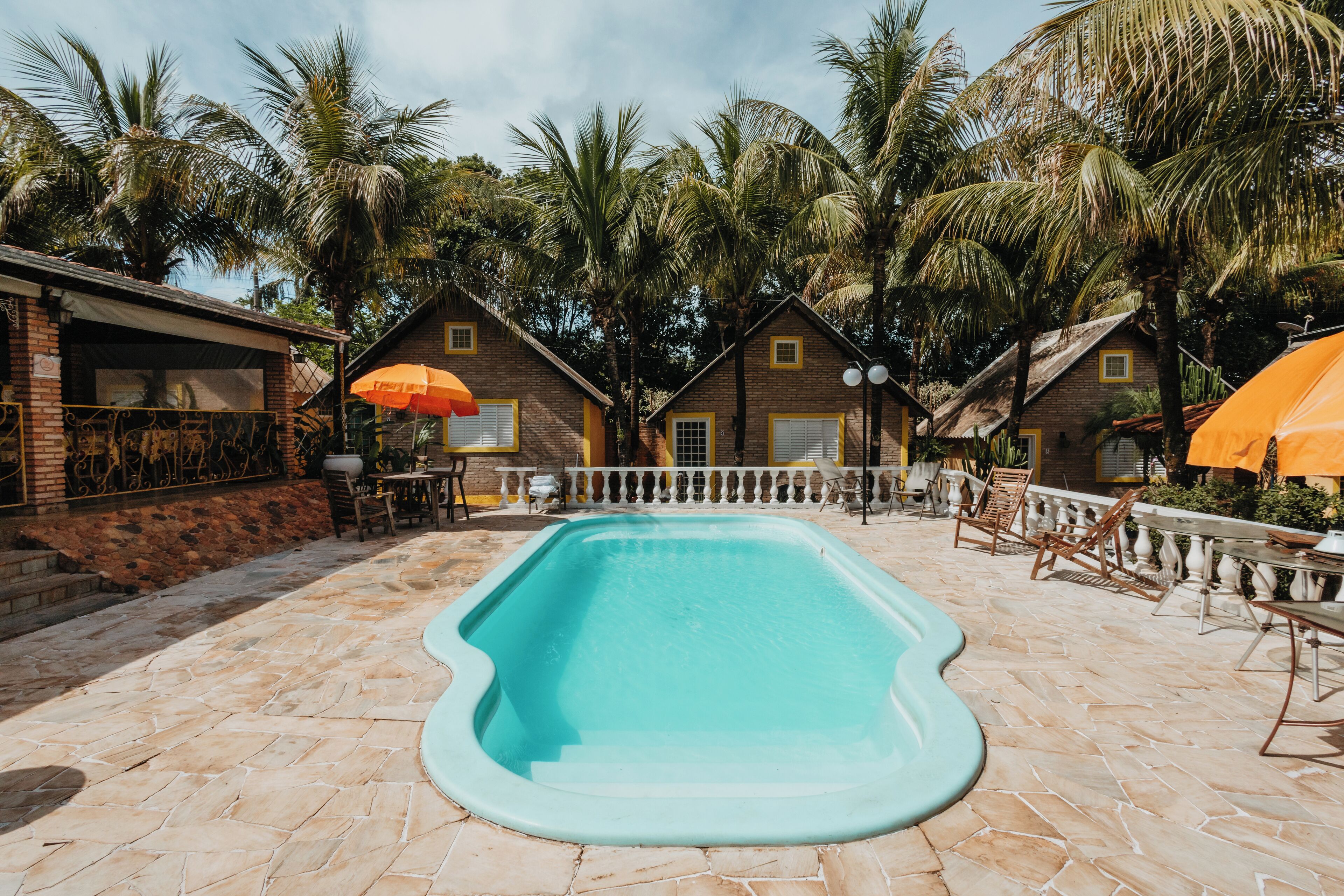 15 piscinas techadas, 15 piscinas al aire libre