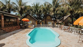 15 piscinas techadas, 15 piscinas al aire libre