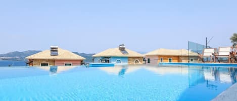 Alberca al aire libre por temporada