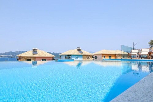 Red Bee Apartment Sea View