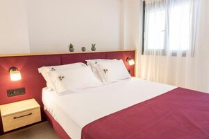 Caja fuerte, cortinas opacas, sistema de insonorización