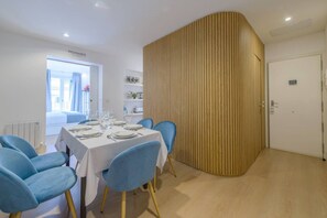 Dining - Gran Vía, NEW, 2BR 1BTH. Elevator (Madrid)