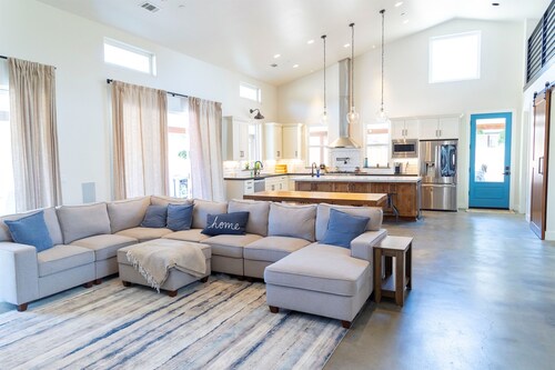 Private Luxury Farmhouse Near Coast & Wine