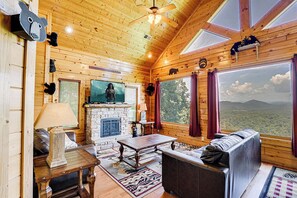 TV, fireplace, video games - A Cozy Smoky Mountain Escape w/ Views (Sevierville)