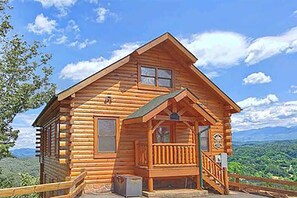 Exterior - A Cozy Smoky Mountain Escape w/ Views (Sevierville)