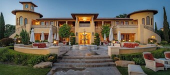 Jules Villa | Downstairs Estate Suite & Pool